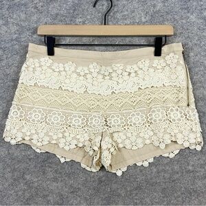 Monteau NEW Crochet Lace Shorts Size M Cream Boho Chic Cottagecore Beachy Summer